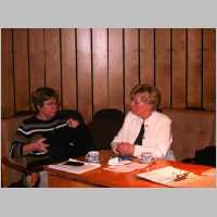 591-1027 Kreistagssitzung Syke am 24.-25.01.2004. Claudia Weber mit ihrer Mutter Sieglinde Kenzler.JPG